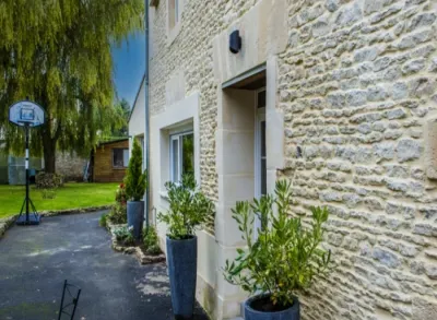 Réparation et restauration de la façade en pierre à Arromanches-les-Bains